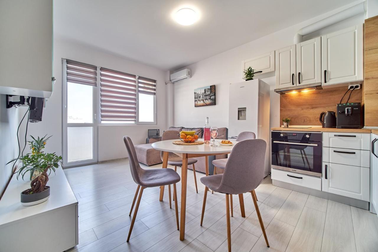 Cozy Apartment With Balcony On The Black Sea- Part Of The Family 'Vicki Apart Varna Dış mekan fotoğraf